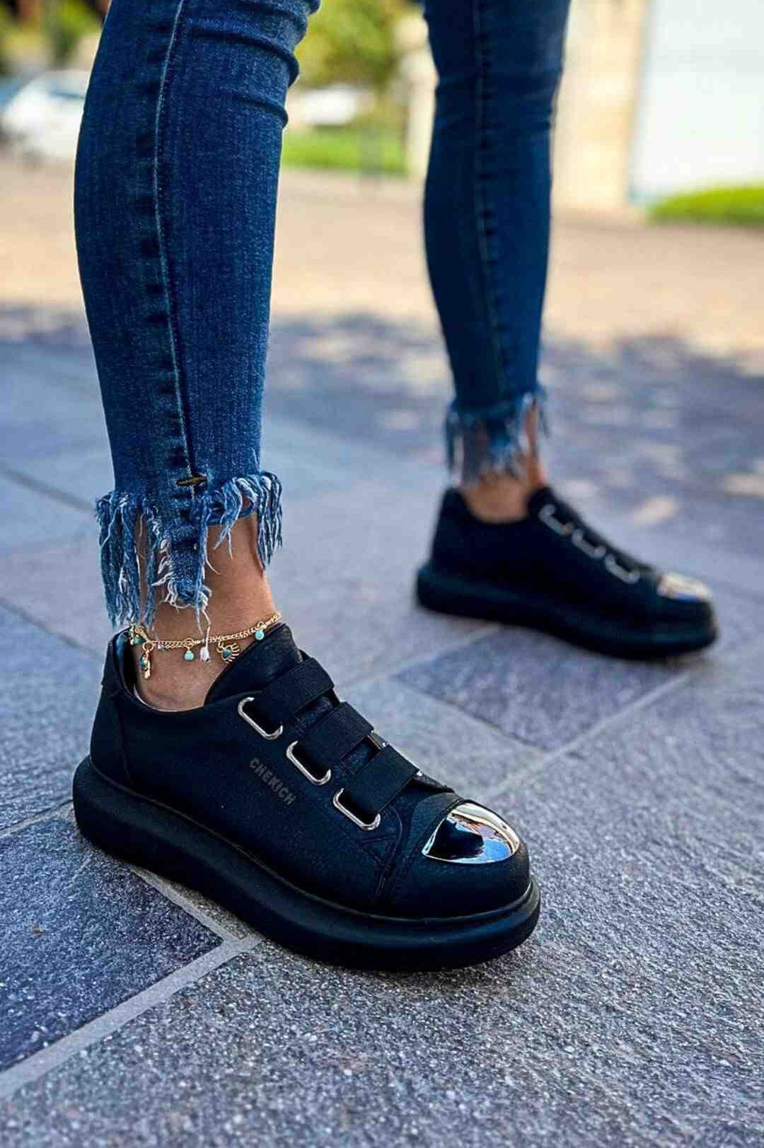 <strong>CHEKICH SNEAKERS</strong>